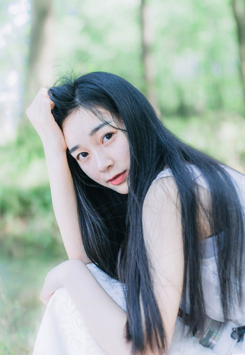 “一个可以让你永远闭嘴的地方。”孟达看了看周围，四下无人，嘴角不禁牵起一抹冷笑，眼中带着淡淡的不屑。